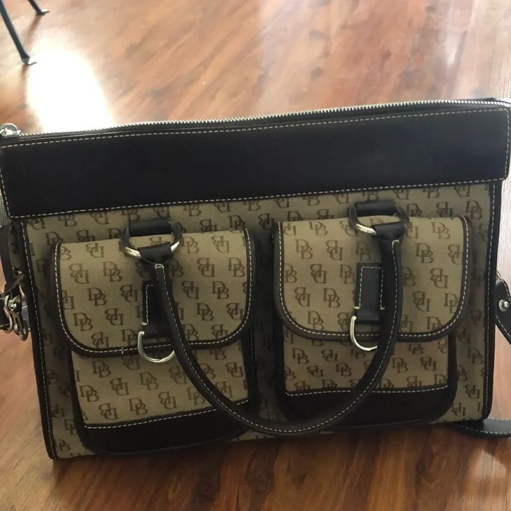 Dooney & Bourke Vintage classic  handbag.